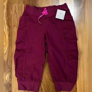 ATHLETA NWT - Sz 8 Karma Capri - Raspberry color